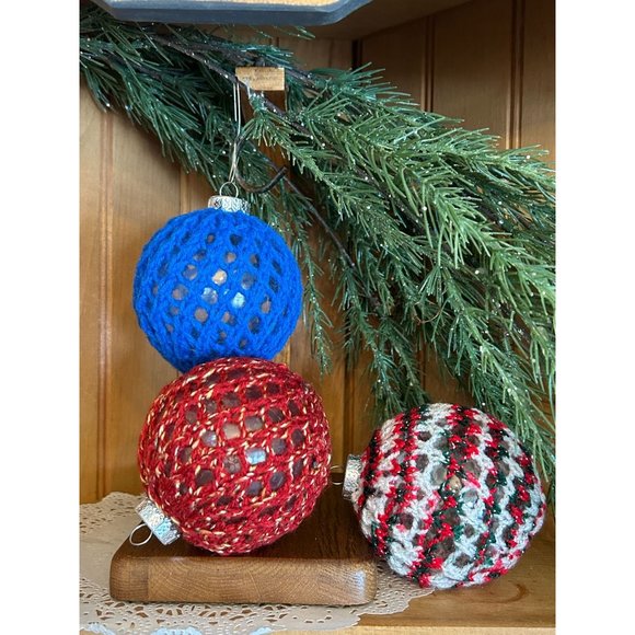 Vintage Glass Crocheted Covered Christmas Balls Decorations Red Green White Blue - Picture 2 of 3
